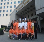近日我校师生来到阿房宫维景大酒店对就业学子进行了回访